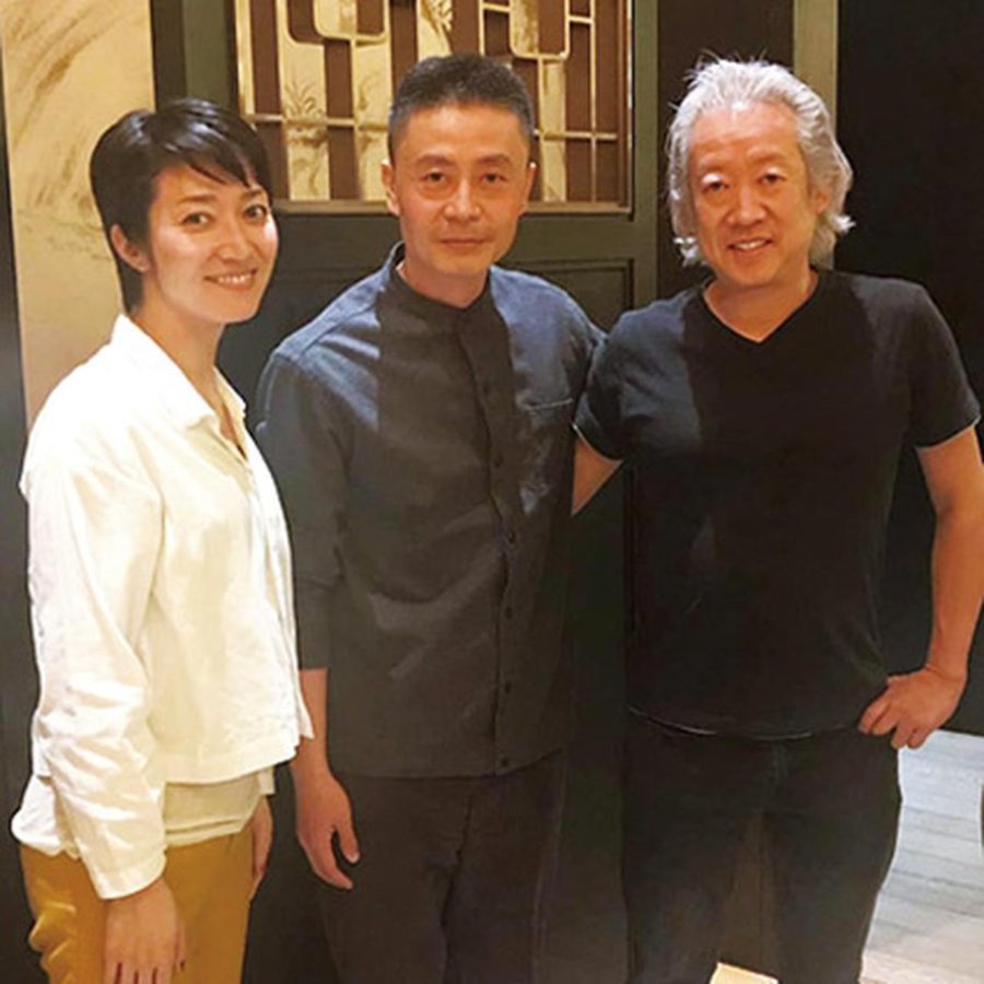 左から松峰莉璃氏、Li Xue 監督、スピーディ福田社長。高名な映画監督Li Xue氏、日本人だが中国で人気の女優松峰莉璃さんにも会うことができ、中国の映画事情を知ることができた。